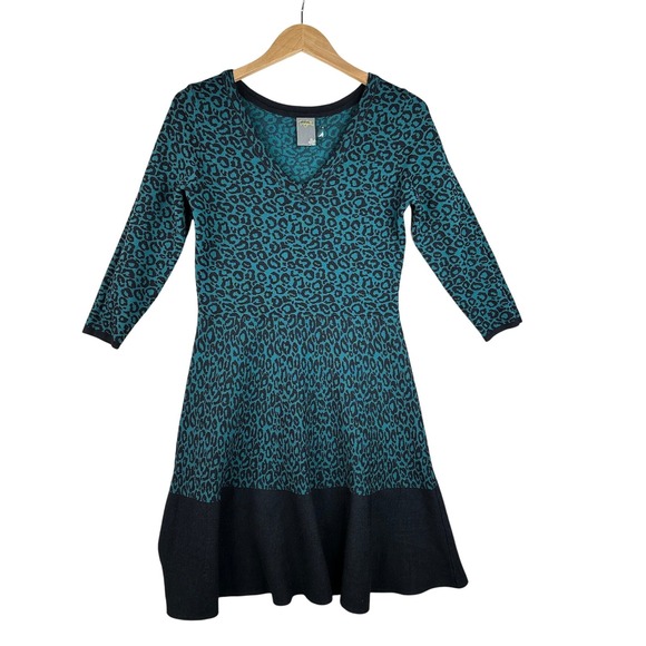 Taylor Dresses & Skirts - Taylor‎ Women's Sweater Dress Green Animal Print Size Medium